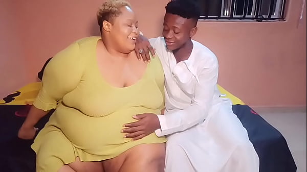 AfricanChikito Fat Juicy Pussy opens up like a GEYSER